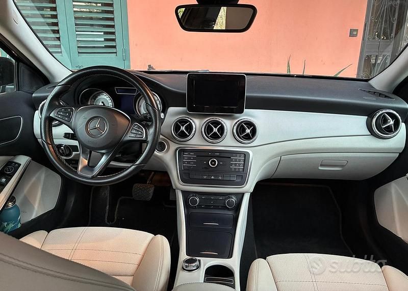 Usata Mercedes GLA180 109 CV (80 kW) 2016 Nero SUV