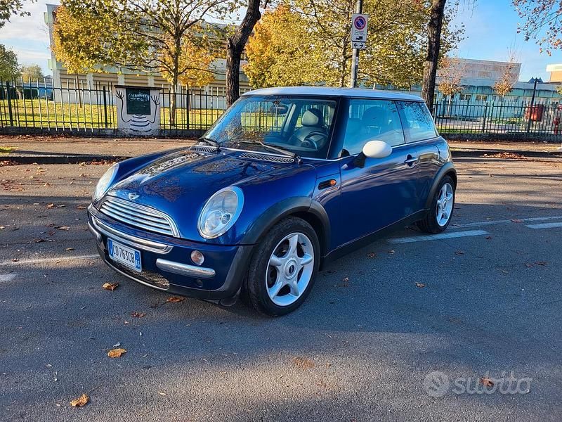 Usata Mini Cooper 116 CV (85 kW) 2002 Blu Utilitaria