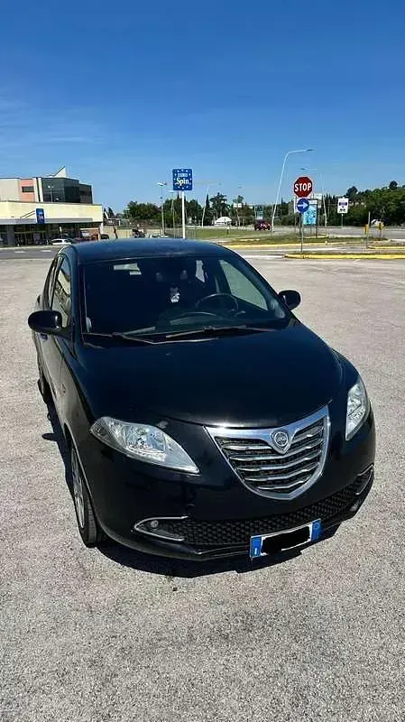 Usata Lancia Ypsilon Gold 69 CV (50 kW) 2012 Utilitaria