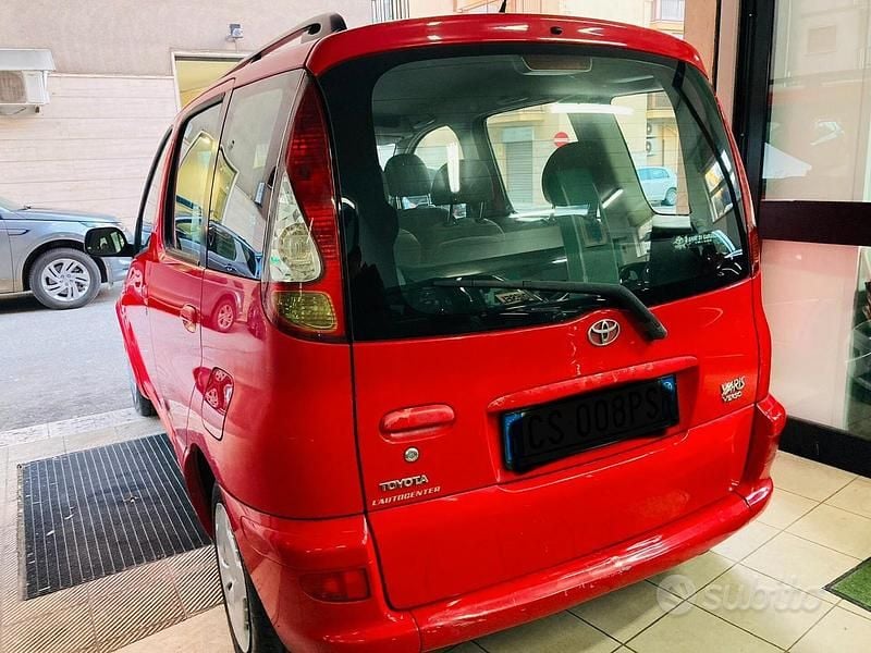 Usata Toyota Yaris Verso 84 CV (61 kW) 2005 Rosso Monovolume