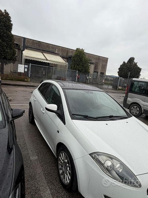 Usata Fiat Bravo 105 CV (77 kW) 2012 Bianco Utilitaria