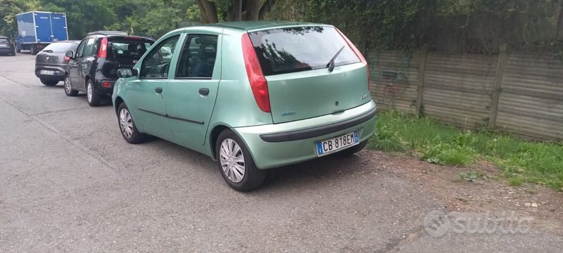 Usata Fiat Punto 54 CV (39 kW) 2002 Verde Utilitaria