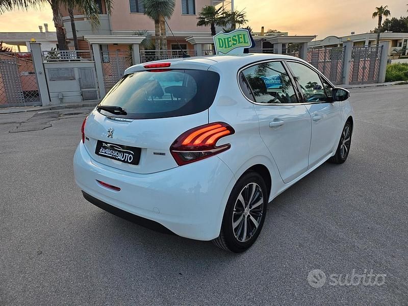 Usata Peugeot 208 Allure 100 CV (73 kW) 2016 Bianco Utilitaria