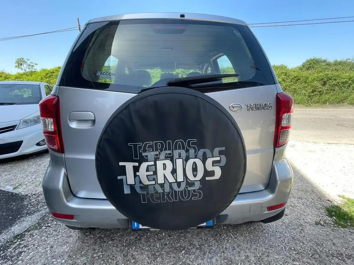 Usata Daihatsu Terios 86 CV (63 kW) 2006 Argento SUV