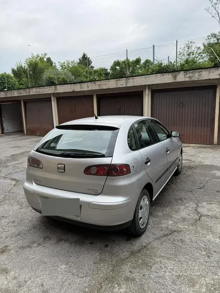 Usata Seat Ibiza 75 CV (55 kW) 2002 Grigio Utilitaria