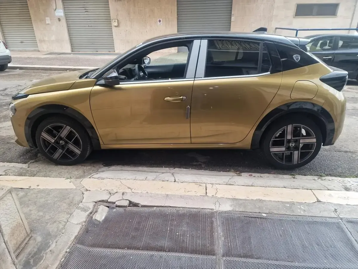 Nuova Lancia Ypsilon 100 CV (73 kW) 2026 Marrone Utilitaria