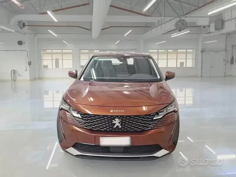 Usata Peugeot 5008 Business-Line 131 CV (96 kW) 2021 Marrone SUV