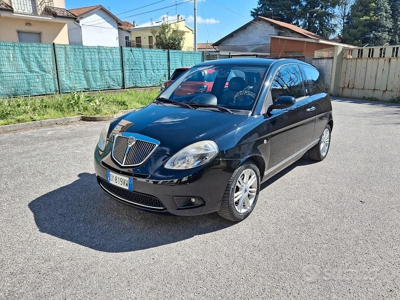 Usata Lancia Ypsilon 77 CV (56 kW) 2009 Nero Utilitaria