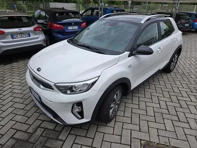 Usata Kia Stonic Style 101 CV (74 kW) 2021 Bianco SUV