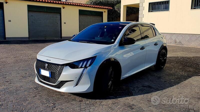 Bianco Usata 2021 Peugeot 208 GT Due volumi | 16.000 € (Cara) - Immagine 1/4