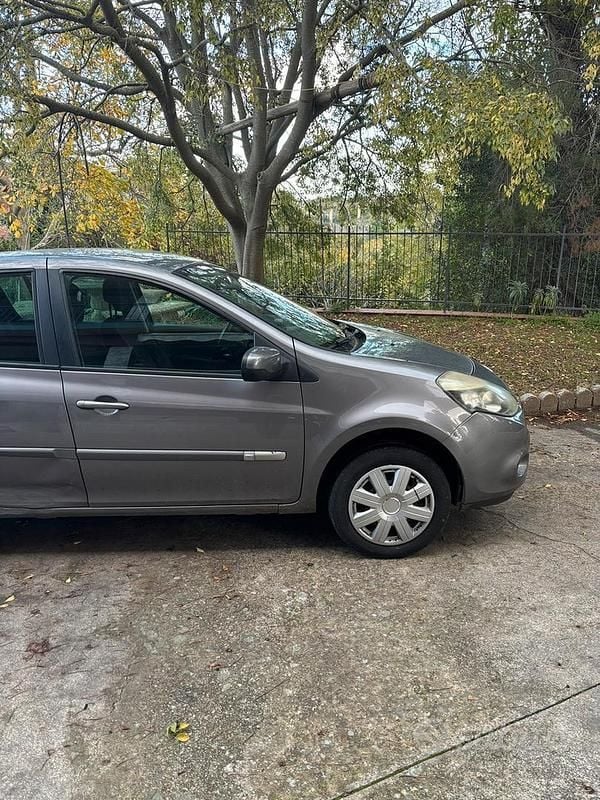 Usata Renault Clio III 75 CV (55 kW) 2012 Grigio Utilitaria