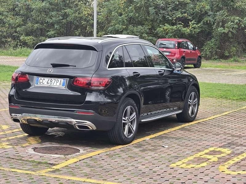 Usata Mercedes GLC300 245 CV (180 kW) 2020 Nero SUV