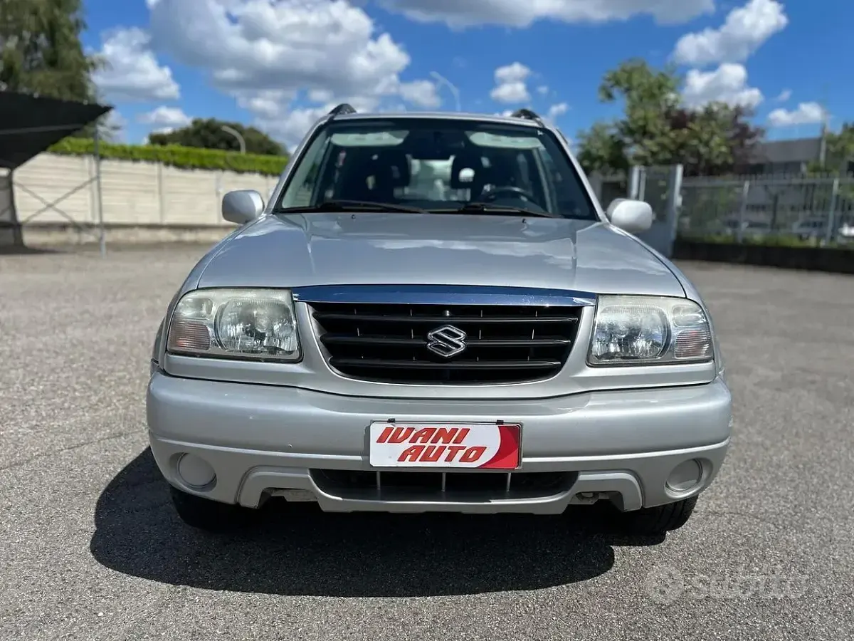 Usata Suzuki Grand Vitara 94 CV (69 kW) 2004 Grigio SUV