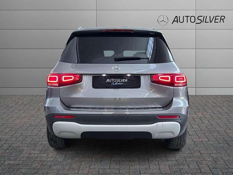 Usata Mercedes GLB200 150 CV (110 kW) 2022 Grigio montagna / metallizzato SUV