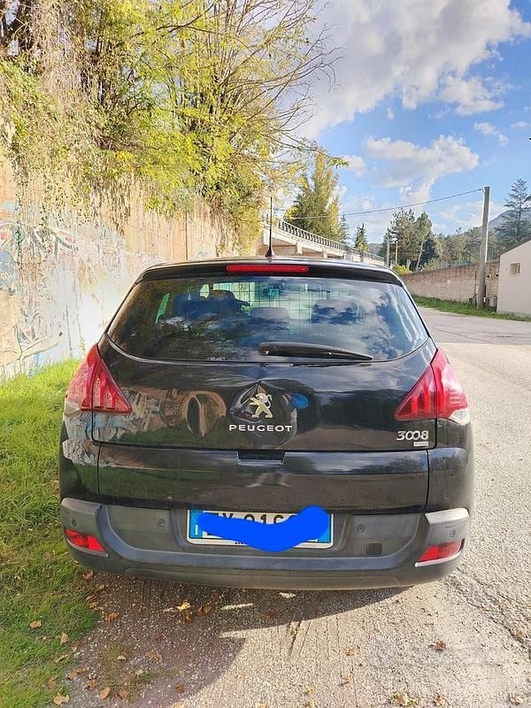 Nero Usata 2014 Peugeot 3008 Business-Line Berlina | 2600 € (Super prezzo) - Immagine 1/4