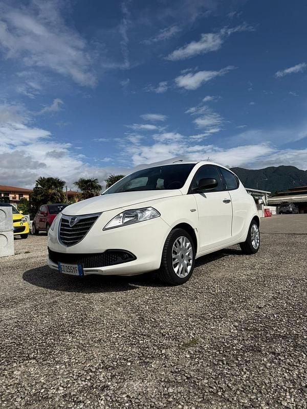 Usata Lancia Ypsilon Silver 69 CV (50 kW) 2013 Bianco Utilitaria