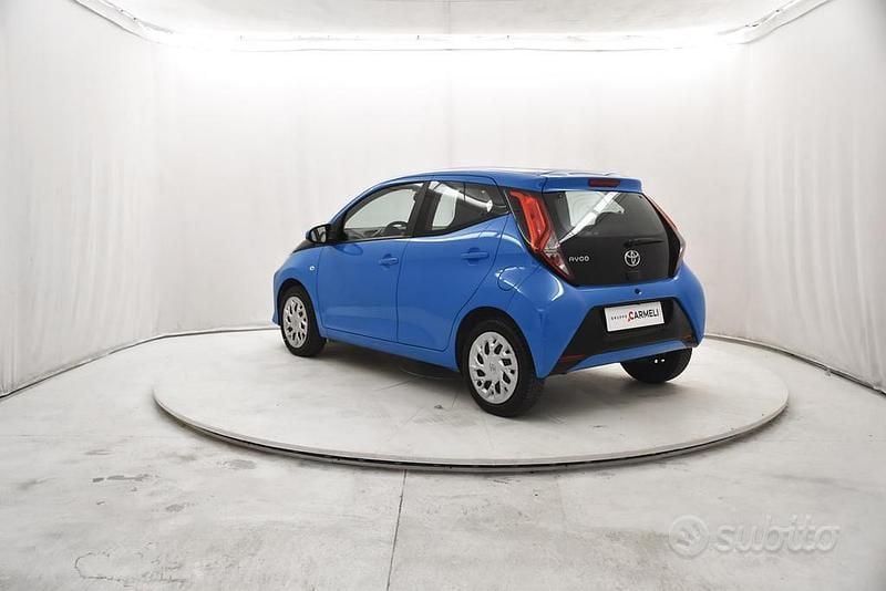 Usata Toyota Aygo Cool 72 CV (52 kW) 2019 Blu Utilitaria