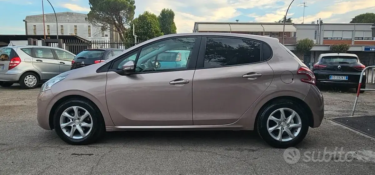 Usata Peugeot 208 Allure 68 CV (50 kW) 2013 Viola Utilitaria