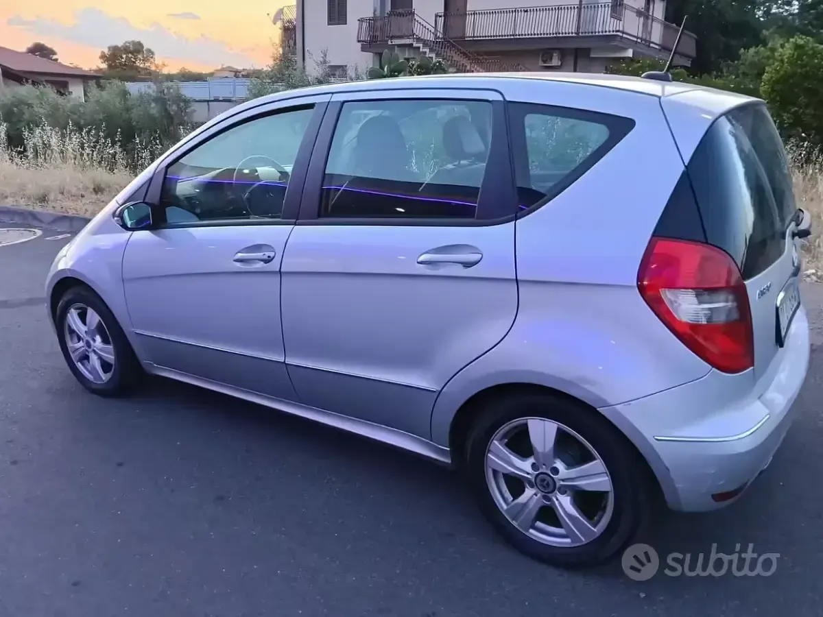 Usata Mercedes A180 116 CV (85 kW) 2009 Grigio Monovolume