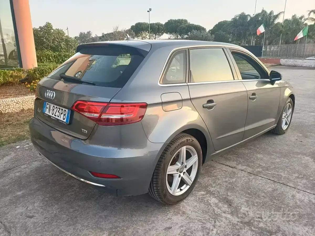 Usata Audi A3 Admired 150 CV (110 kW) 2018 Grigio Berlina
