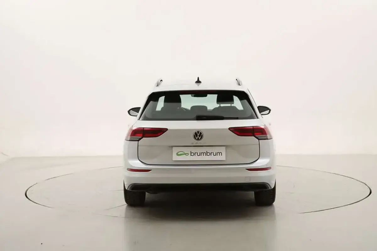 Brugt VW Golf VIII Life 116 HK (85 kW) 2021 Sølv Stationcar