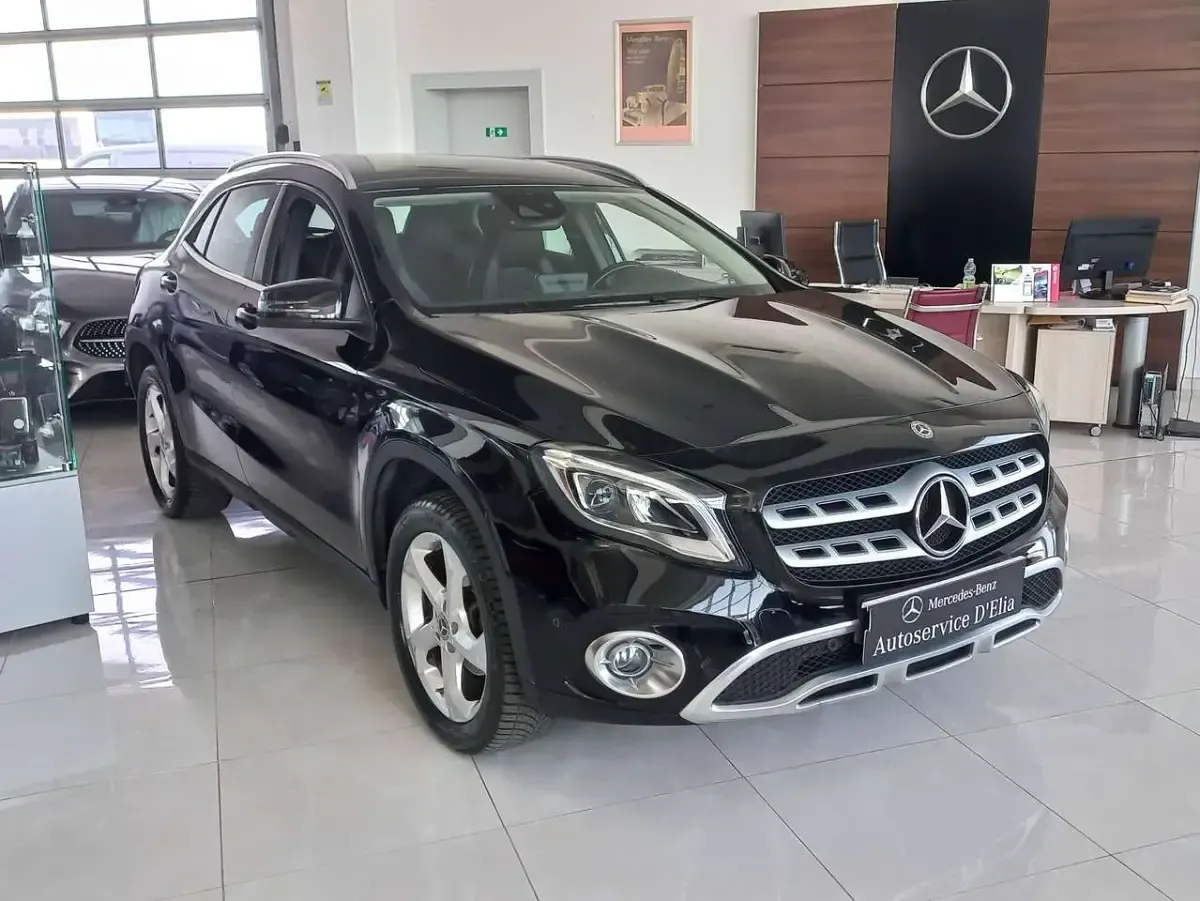 Usata Mercedes GLA180 109 CV (80 kW) 2018 Nero osiidiana SUV