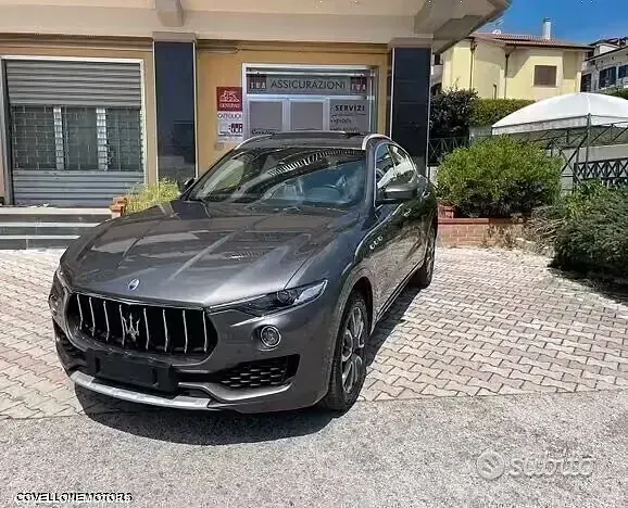Usata Maserati Levante 275 CV (202 kW) 2017 Grigio SUV