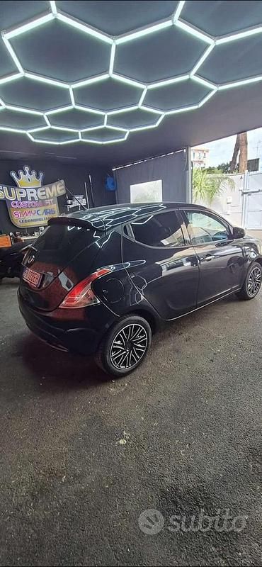 Usata Lancia Ypsilon 95 CV (69 kW) 2015 Nero Utilitaria