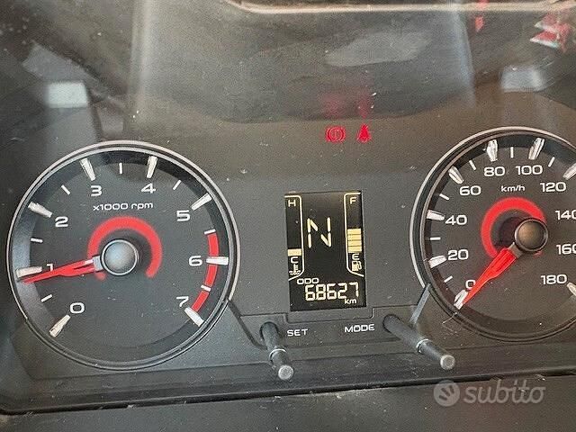 Usata Mahindra KUV100 83 CV (61 kW) 2018 Bianco SUV