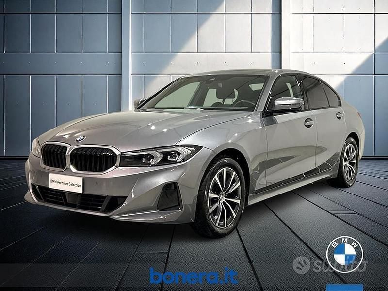 Skyscraper grey metallic Usata 2025 BMW 318 Efficient Dynamics Tre volumi | 46.500 € (Buon prezzo) - Immagine 1/3