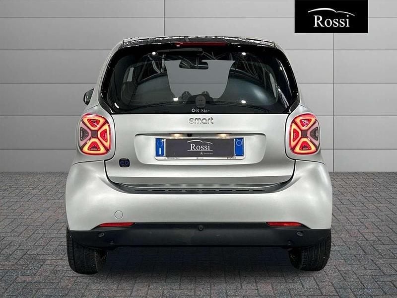 Usata Smart ForTwo Electric Drive 41 kW (56 CV) 2022 Bodypanel in cool silver metal Coupé