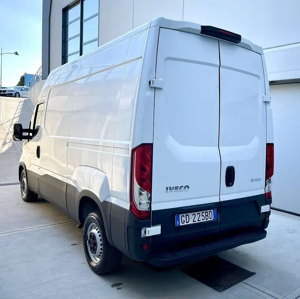 Usata Iveco 35.12 116 CV (85 kW) 2020 Bianco polare pastello Furgone