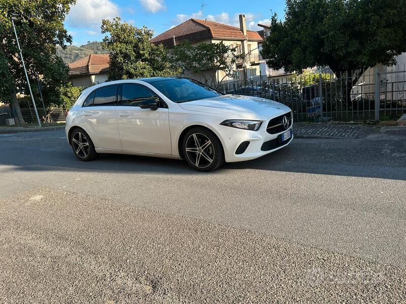 Bianco Usata 2022 Mercedes A190 Tre volumi | 29.500 € - Immagine 1/4
