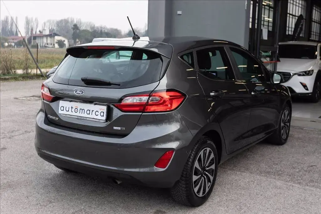 Usata Ford Fiesta Titanium 125 CV (91 kW) 2023 Grigio metallizzato Berlina