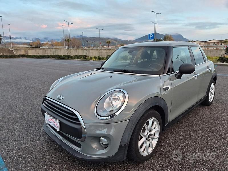Usata Mini Cooper D Business 95 CV (69 kW) 2017 Grigio Utilitaria