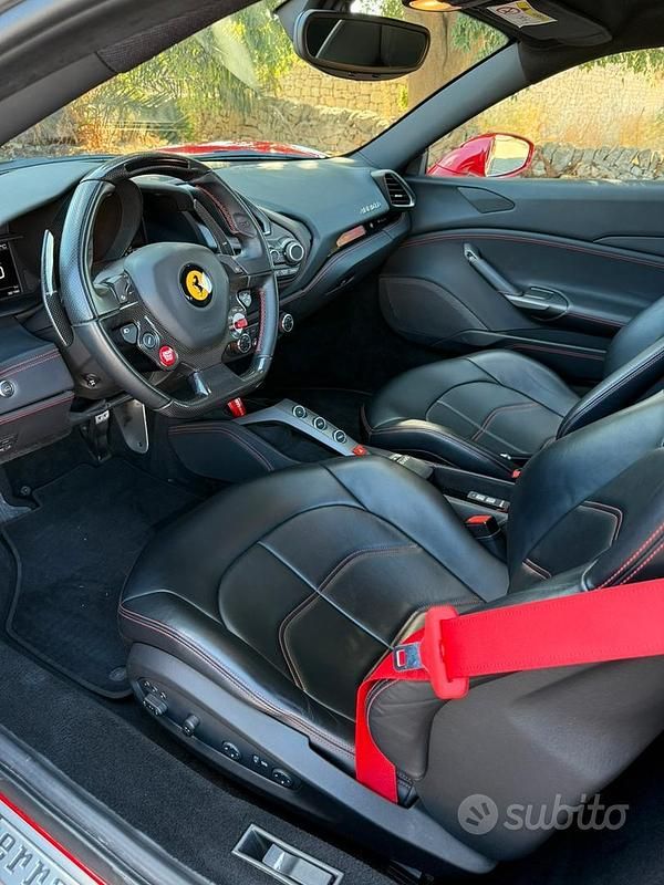 Usata Ferrari 488 670 CV (492 kW) 2018 Rosso Coupé