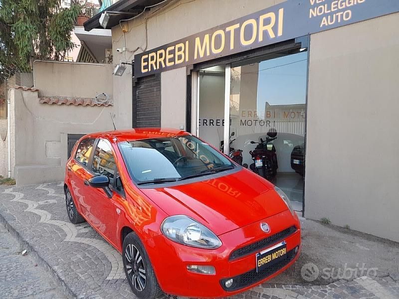 Usata Fiat Punto Lounge 75 CV (55 kW) 2014 Rosso Berlina