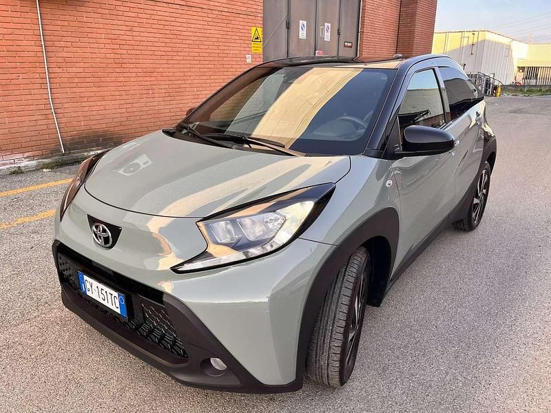 Usata Toyota Aygo X Trend 72 CV (52 kW) 2025 Grigio SUV