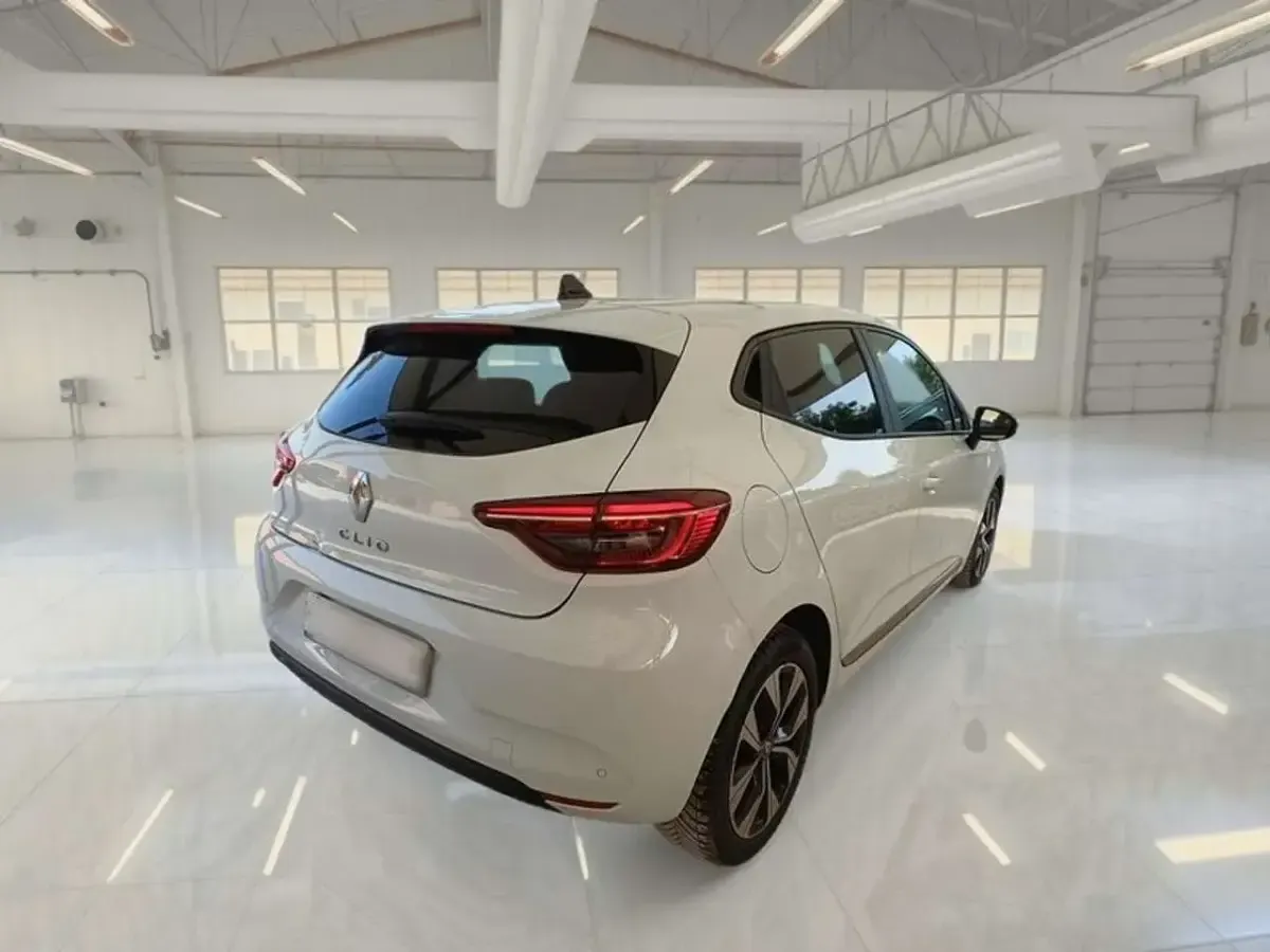 Usata Renault Clio V Evolution 101 CV (74 kW) 2023 Bianco Berlina