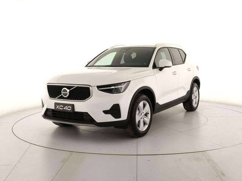 Nuova Volvo XC40 Core 163 CV (119 kW) 2025 Cristal white pearl SUV