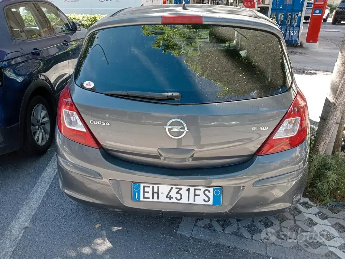 Usata Opel Corsa 86 CV (63 kW) 2011 Marrone Utilitaria