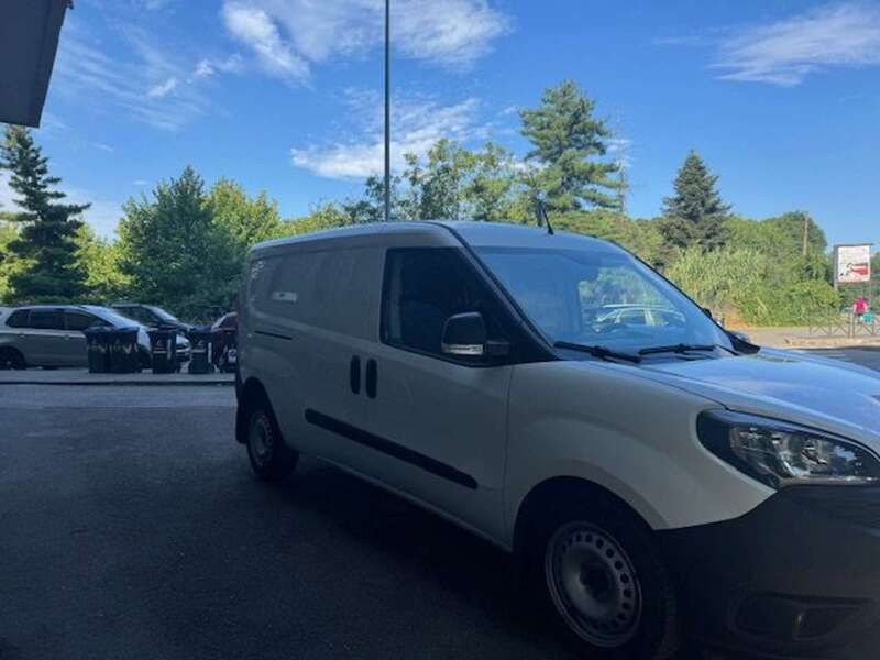 Usata Fiat Doblò S 105 CV (77 kW) 2022 Bianco Monovolume
