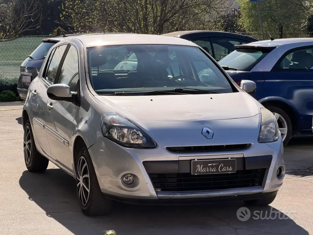 Usata Renault Clio II 75 CV (55 kW) 2011 Grigio Berlina