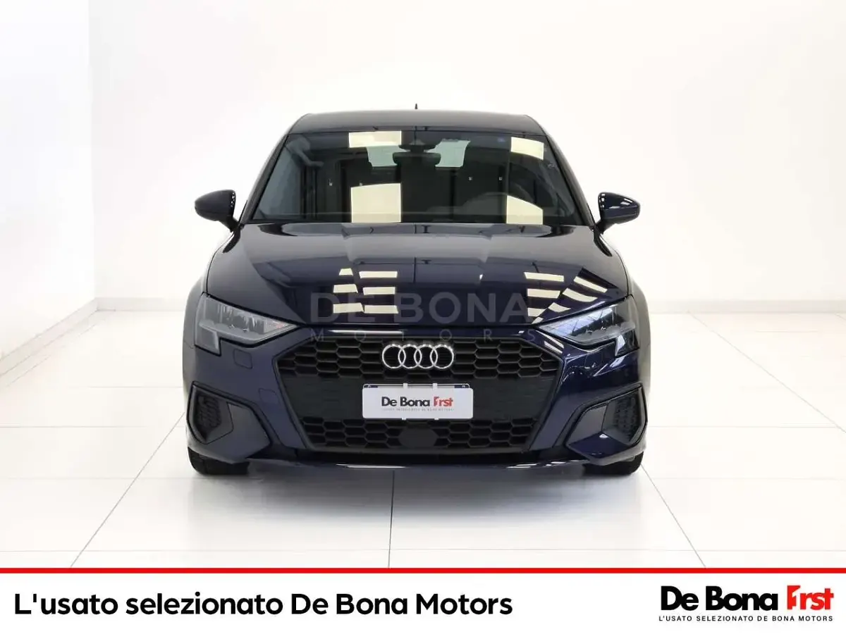 Usata Audi A3 Business 150 CV (110 kW) 2024 Blu navarra met. Berlina