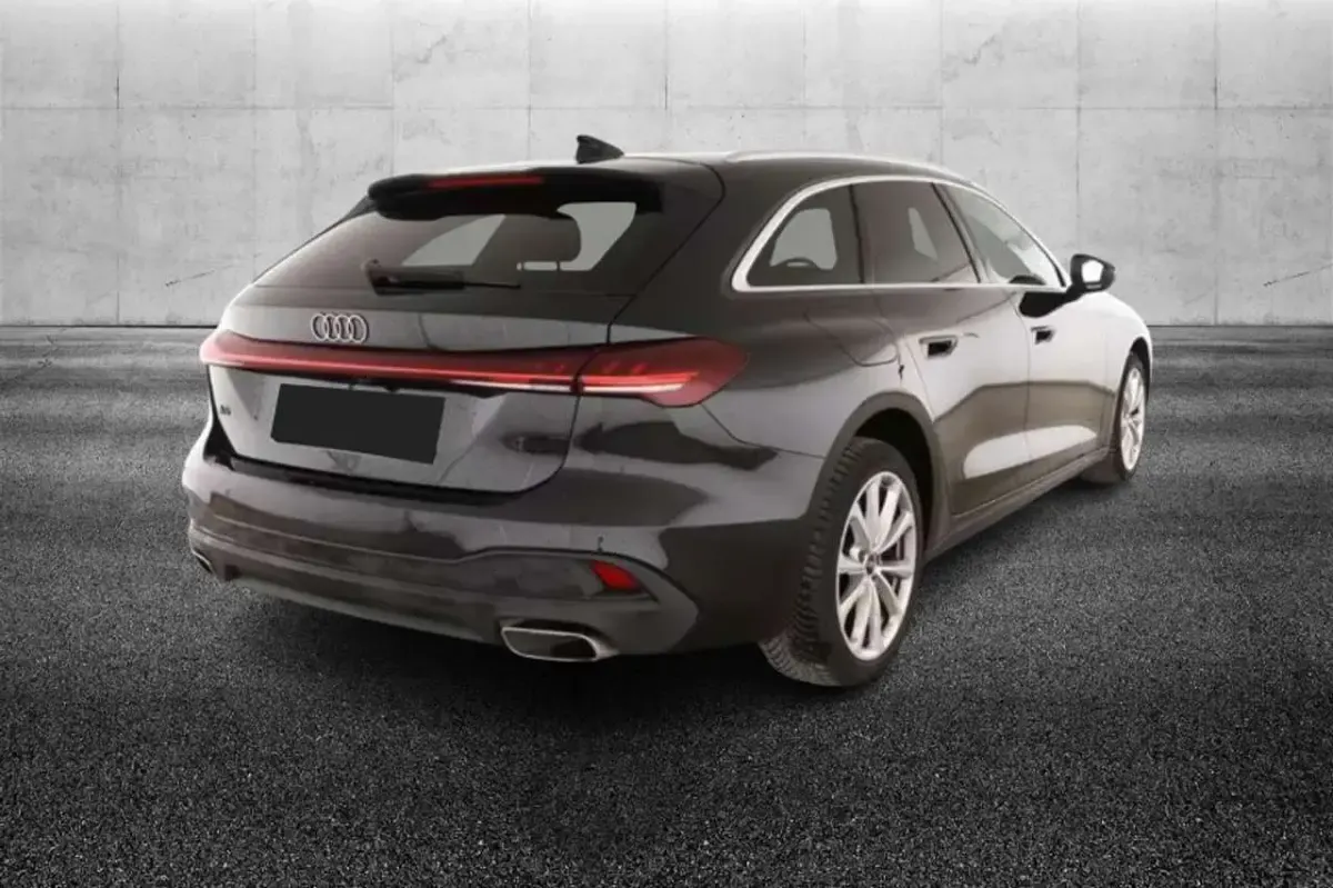 Usata Audi A5 Business 150 CV (110 kW) 2025 Nero Station wagon