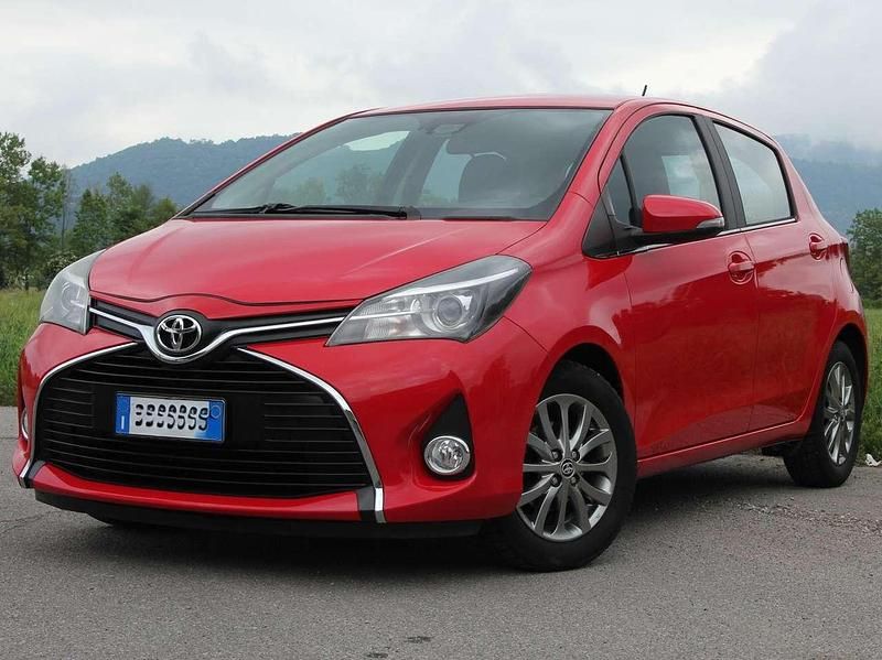 Usata Toyota Yaris Hybrid Active 101 CV (74 kW) 2019 Rosso Berlina