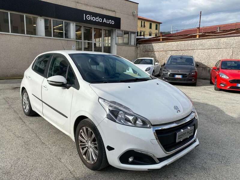 Usato 2017 Peugeot 208 1.2 Benzin 82 CV (10.500 €)