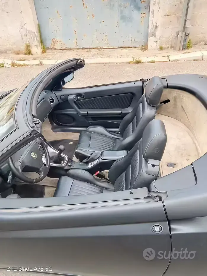 Usata Alfa Romeo Spider 128 CV (94 kW) 1999 Nero Cabrio