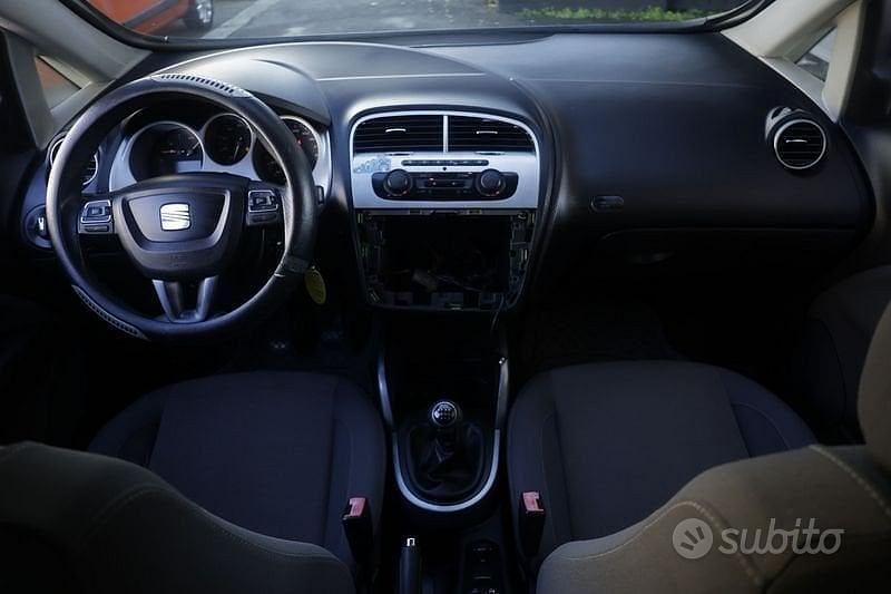 Usata Seat Altea XL Style 105 CV (77 kW) 2011 Grigio Monovolume