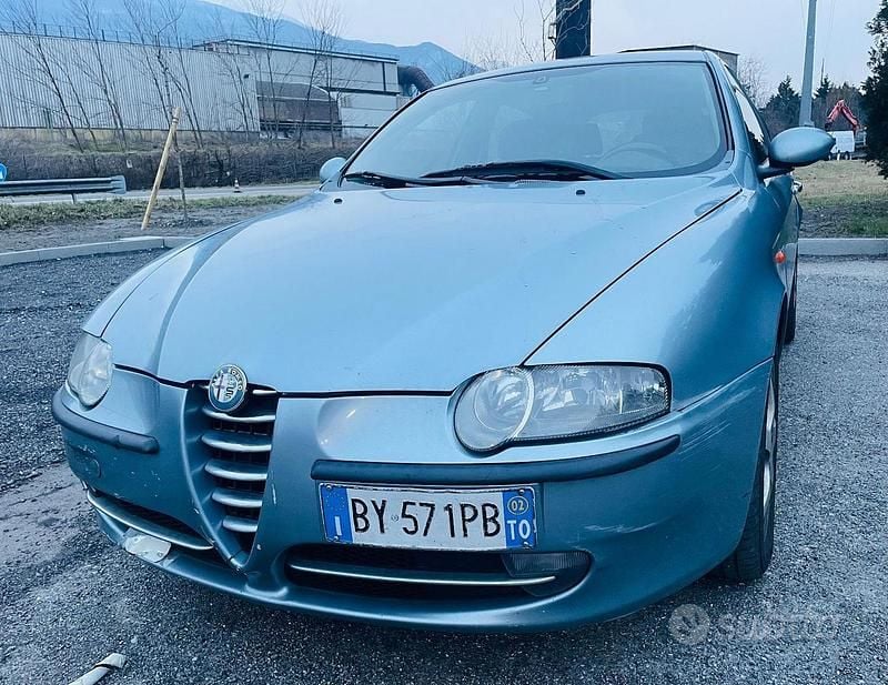 Begagnad Alfa Romeo 147 116 HK (85 kW) 2002 Blå Halvkombi